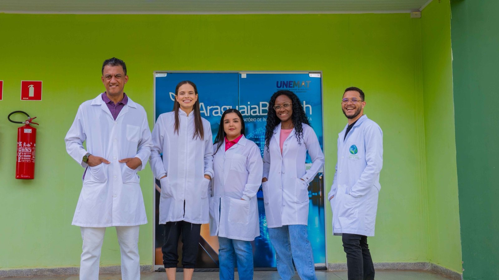 AraguaiaBiotech team at the entrance of the laboratory